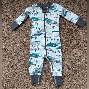 Hanna Andersson Gray/Blue and Green Ski Print Playsuit/Pajamas